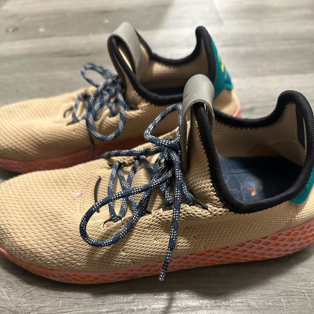 Adidas Pharrell Williams Hu tennis shoes used good condition size 8